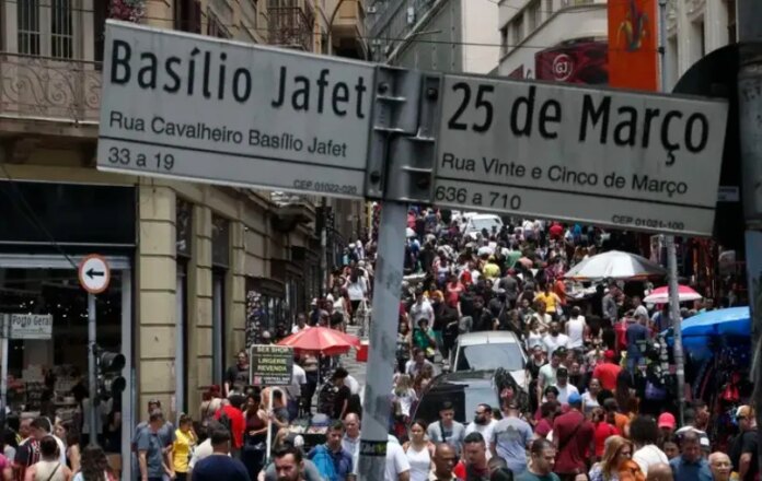 Trump cutuca a 25 de Março e ouve na lata: “ele que cuide do país dele”