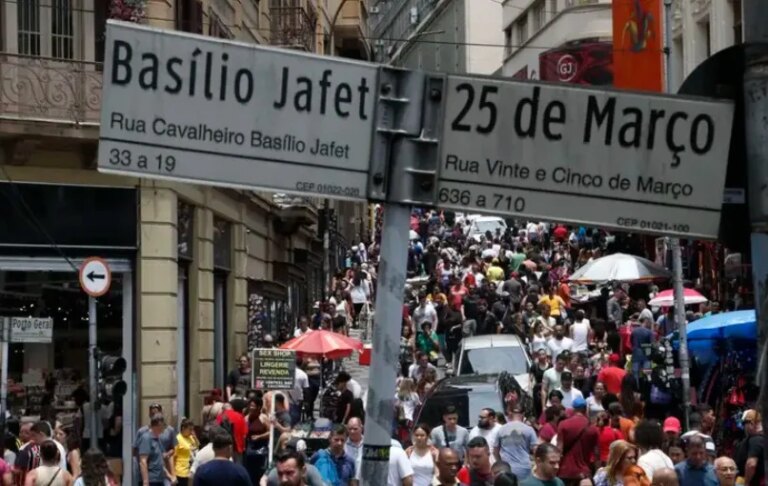 Trump cutuca a 25 de Março e ouve na lata: “ele que cuide do país dele”