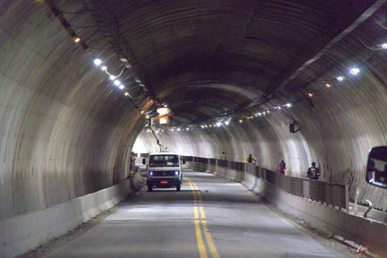 Túnel da Vila Zilda é interditado para manutenção