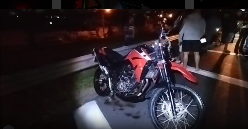 Colisão aconteceu no fim da noite de sábado (2), em Campinas; motociclistas foram socorridos em estado grave