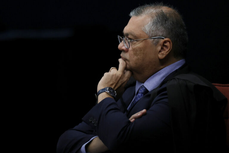 O Ministro do Supremo Tribunal Federal Flávio Dino comparece a uma sessão do Supremo Tribunal Federal em Brasília | REUTERS/Adriano Machado