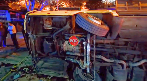 Ônibus do transporte público tomba em Jundiaí e deixa mais de 20 feridos