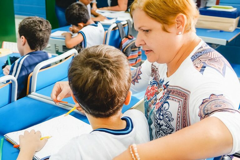 Guarujá abre concurso público para vagas nas áreas de educação e trânsito; confira