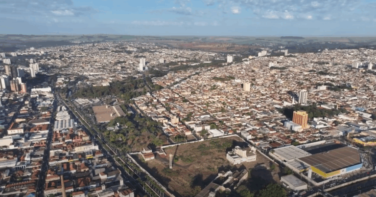 Assista o movimento do Centro de Ribeirão na manhã desta sexta-feira