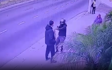 Motoboy de Campinas cai em emboscada e é assaltado durante entrega Motoboy de Campinas cai em emboscada e é assaltado durante entrega