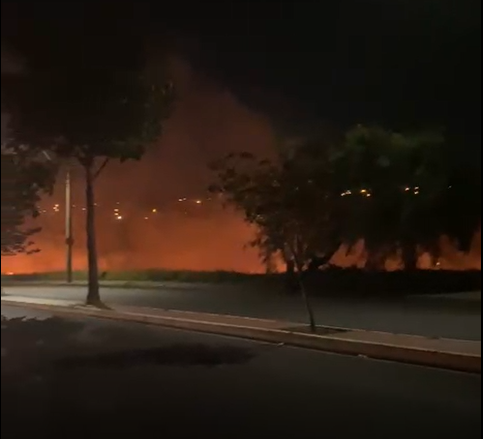 Incêndio atinge área de mata em Santa Bárbara d’Oeste Incêndio atinge área de mata em Santa Bárbara d’Oeste