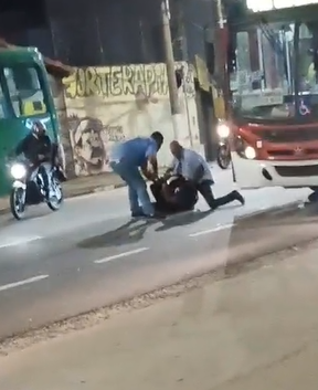 Briga dentro de ônibus chama atenção no centro de Campinas