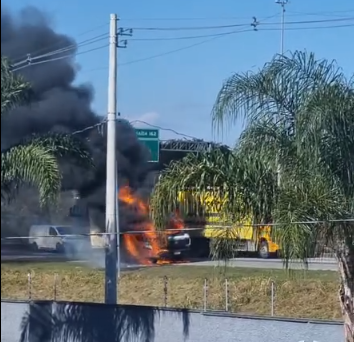 Caminhão pega fogo na Dutra e causa congestionamento de 6 km