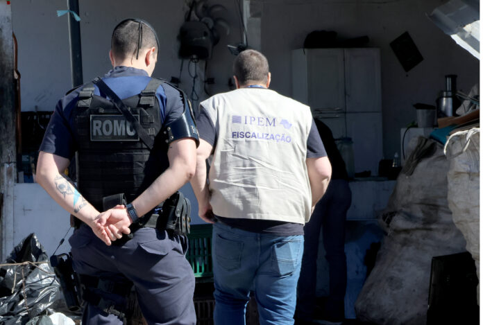 Foto - Operação em ferros-velhos de PG