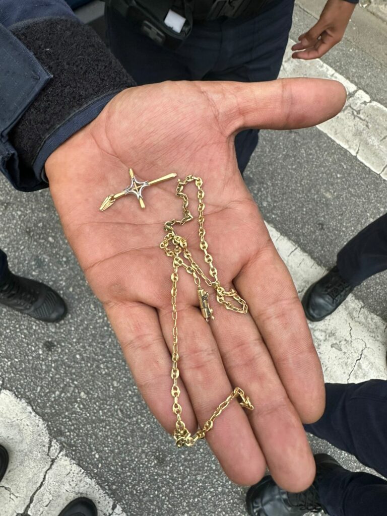 Dois adolescentes são apreendidos após furto de corrente de ouro em Santos