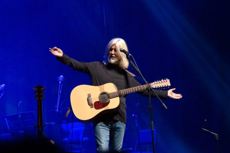 Oswaldo Montenegro apresenta grandes sucessos em show no Multiplan Hall