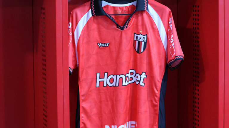 Inspirado nos anos 90, Botafogo apresenta seu uniforme número três para a temporada de 2025