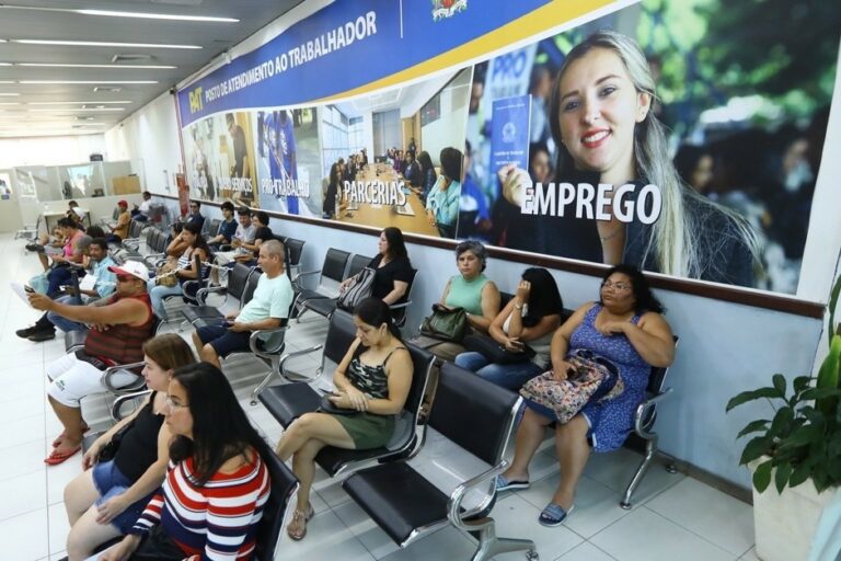 PAT de São José dos Campos abre a semana com mais de 700 vagas de emprego