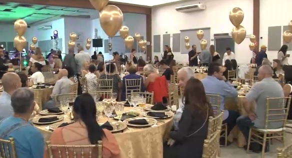 Nostalgia com propósito: Baile Anos Dourados da CDL Santos uniu festa e solidariedade