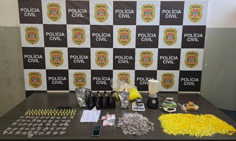 Na rua Piauí, dois são presos com cocaína, maconha e crack