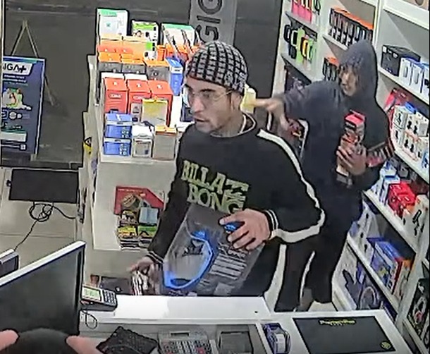 VÍDEO: Loja de eletrônicos é roubada por suspeitos armados em Caraguatatuba