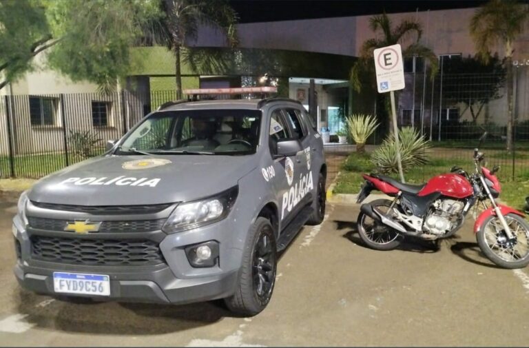 Dupla foge da polícia, causa acidente e é presa com arma de fogo em Araras