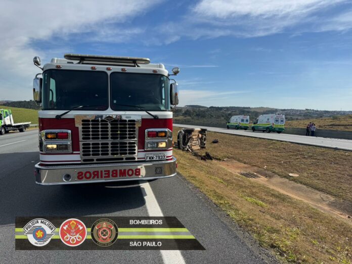 Acidente deixa dois mortos e três feridas na Carvalho Pinto, em São José