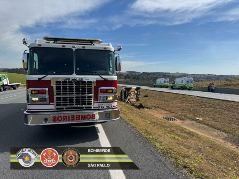 Acidente deixa dois mortos e três feridas na Carvalho Pinto, em São José