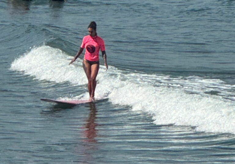 Rayane Amaral, campeã pan-americana de longboard, brilha no 2º Torneio Brasileiro Interclubes em Santos