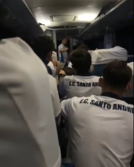 Ônibus da delegação do Santo André é atacado após partida em São José