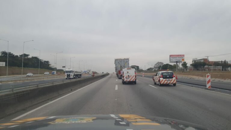 Carga de 385 toneladas volta a trafegar pela Via Dutra, no Vale