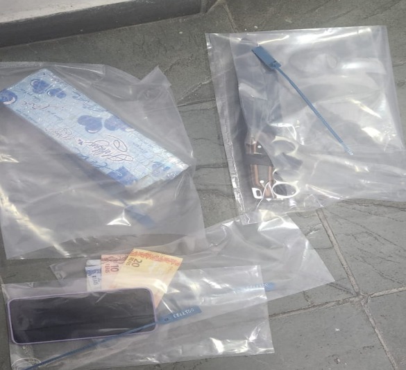 PM apreende tijolo de maconha e prende dois em São Bento do Sapucaí