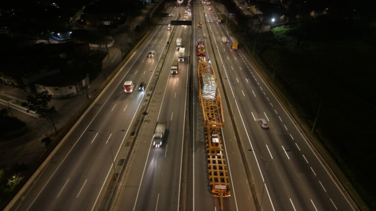 Maior carga já transportada na Dutra volta a se deslocar pela região nesta sexta (8)