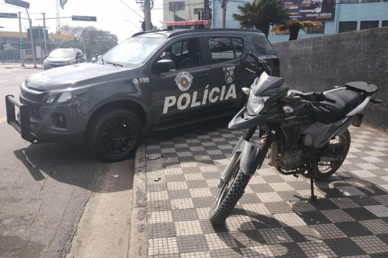 Homem é preso com moto furtada em Jacareí