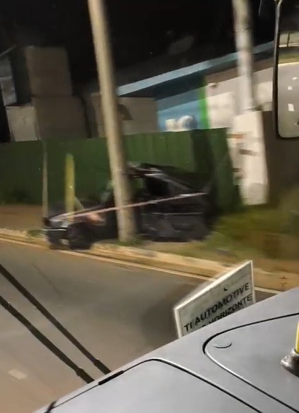 Motorista morre após bater carro em poste em São José