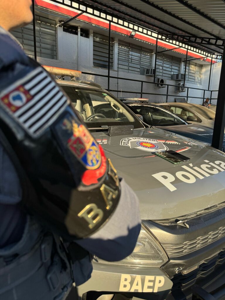 Dupla é presa com mais de meio quilo de maconha em São José