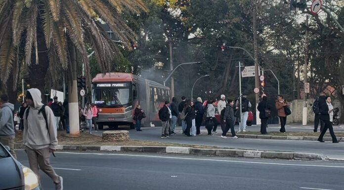 Ônibus do BRT quebra e causa lentidão no trânsito em Campinas