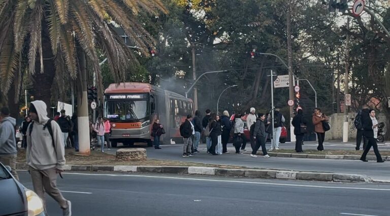 Ônibus do BRT quebra e causa lentidão no trânsito em Campinas