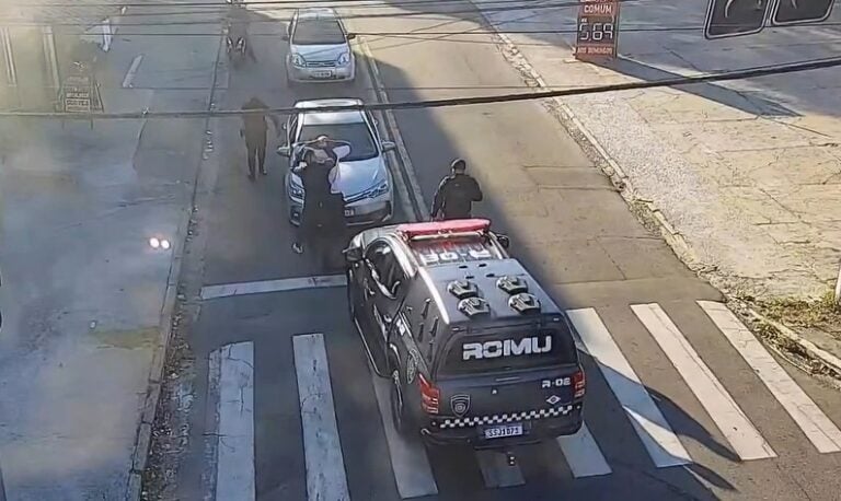 VÍDEO: Romu prende homem com notas falsas em Taubaté