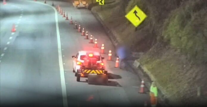 VÍDEO: Grupo é detido após ser flagrado furtando cones na Tamoios, em Caraguatatuba