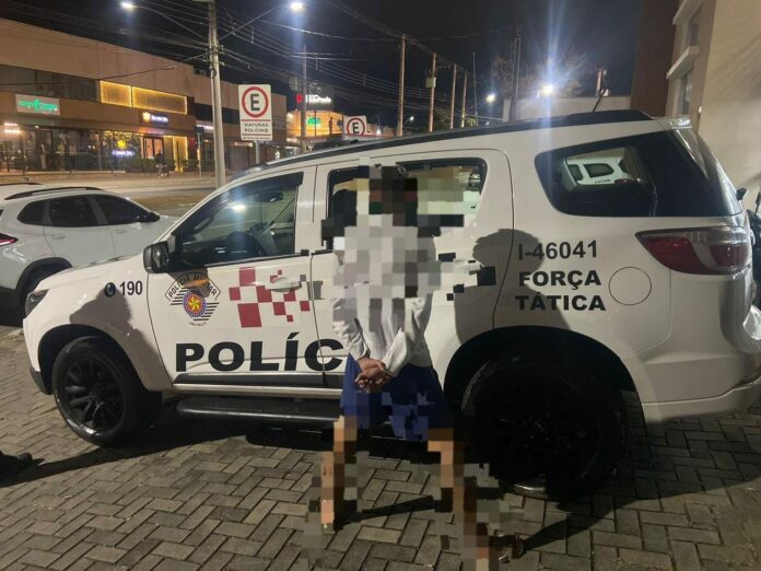 Suspeito de atear fogo em mulher em São José é preso, mas é liberado logo após prestar depoimento