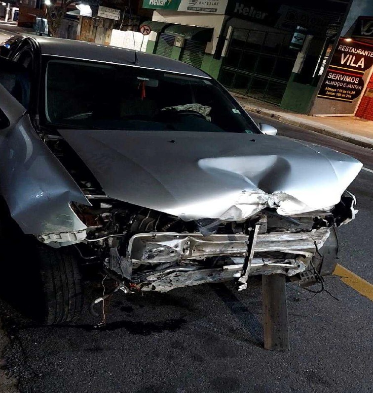 Motorista que dirigia sem habilitação é preso após causar acidente na Dutra, em Jacareí