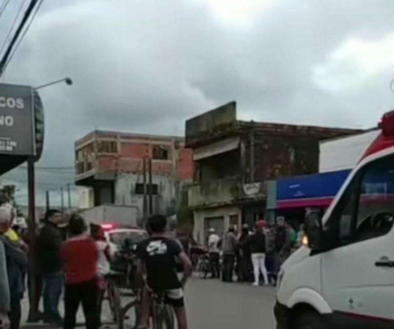 Irmãs morrem atropeladas por carreta após sairem de escola em Itanhaém