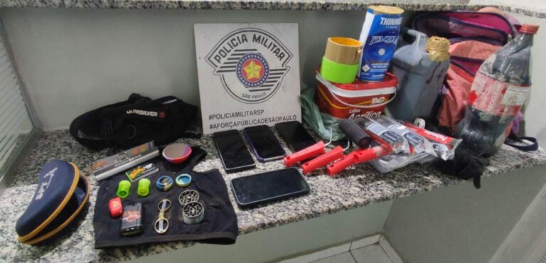 Jovens são detidos tentando pichar prédio em construção