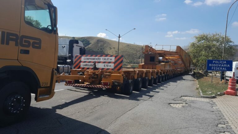 Carreta de 845 toneladas retoma deslocamento pela Dutra; carga deve deixar o Vale nesta segunda (18)