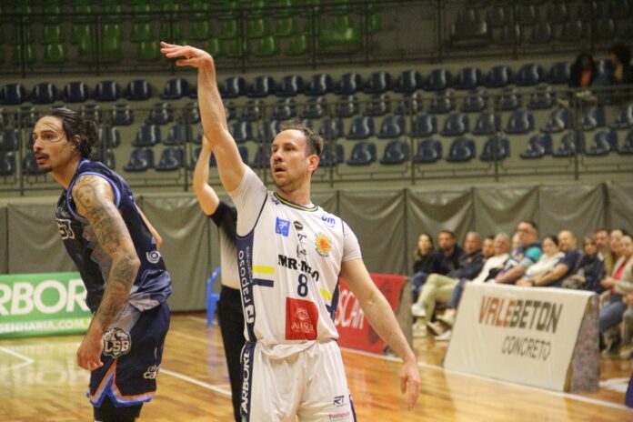 São José Basketball enfrenta Osasco e mira embalar no Paulista