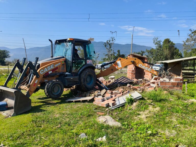 PM Ambiental realiza operação de controle de invasões e degradação em Caraguatatuba