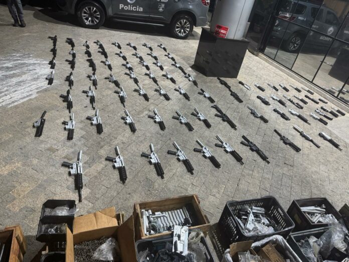 Polícia Federal e PM fecham fábrica clandestina de fuzis em Americana e Santa Bárbara d’Oeste Polícia Federal e PM fecham fábrica clandestina de fuzis em Americana e Santa Bárbara d’Oeste