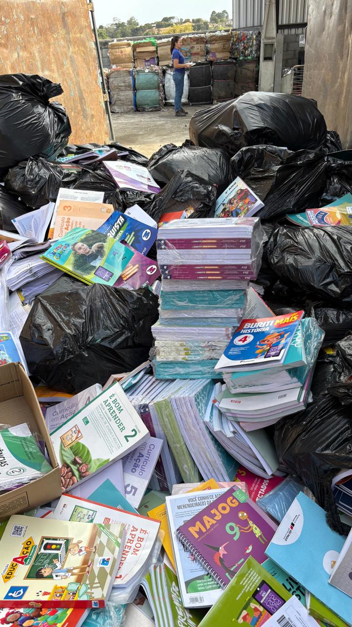 Polícia Civil investiga descarte irregular de livros escolares em Caçapava