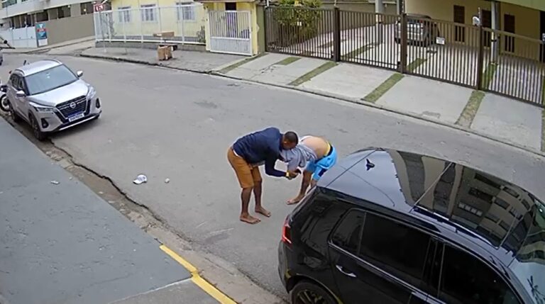 VÍDEO: Suspeitos tentam roubar com arma sem munição e são contidos por moradores em Ubatuba