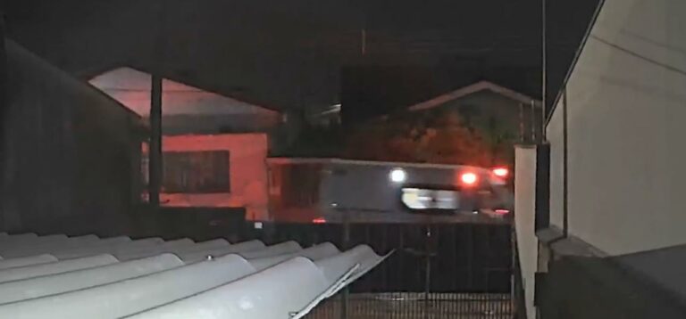 m homem de 33 anos foi morto a facadas na madrugada de domingo (24/08), em Nova Odessa. A Polícia Militar, que foi acionada por testemunhas que localizaram o corpo