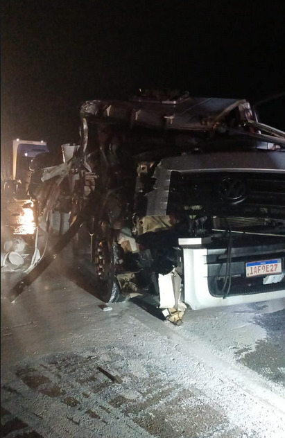 Dois acidentes com caminhões deixam um morto e congestionam Dutra no Vale