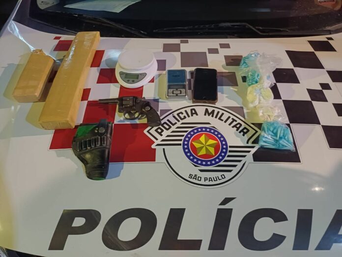 Homem é preso com mais de 1,5 kg de drogas em Cruzeiro