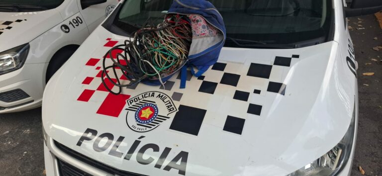 Homem é preso após ser flagrado com 5 kg de fios elétricos furtados em São José