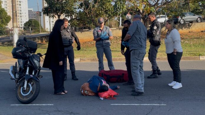 Mulher é atropelada por moto na Prestes Maia, em Campinas Siga a THMais no Facebook e assista os nossos programas ao vivo Mulher é atropelada por moto na Prestes Maia, em Campinas
